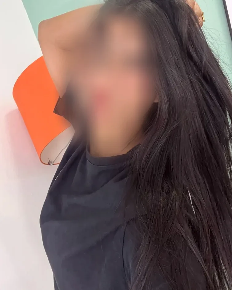 Isabella, 20