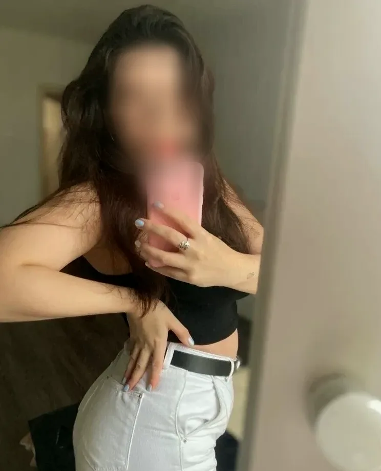Karin, 23