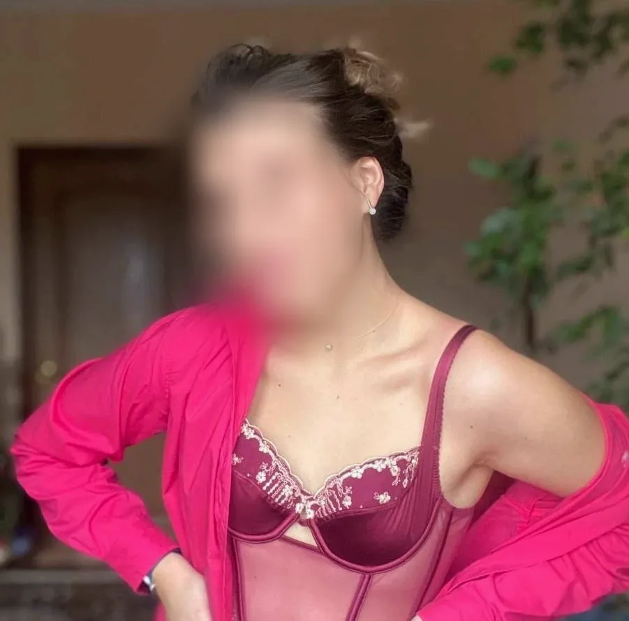 Yvonne, 24