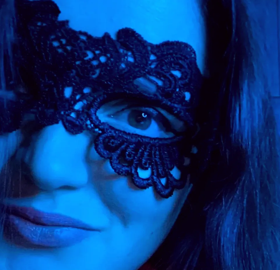 Zeynep, 29